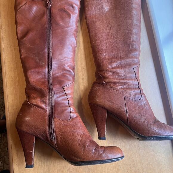 Bolo by BORN Tall Leather Brown High Heel Boots With Side Zipper.  Size 9. - Picture 13 of 15